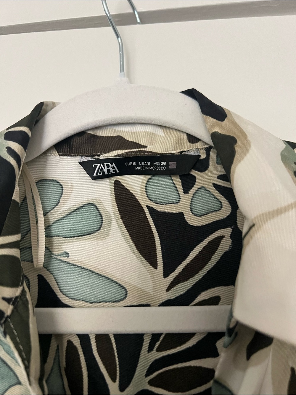 Zara Cream, Black, Olive & Light Teal Floral Print Button-Up - Picture 3 of 3